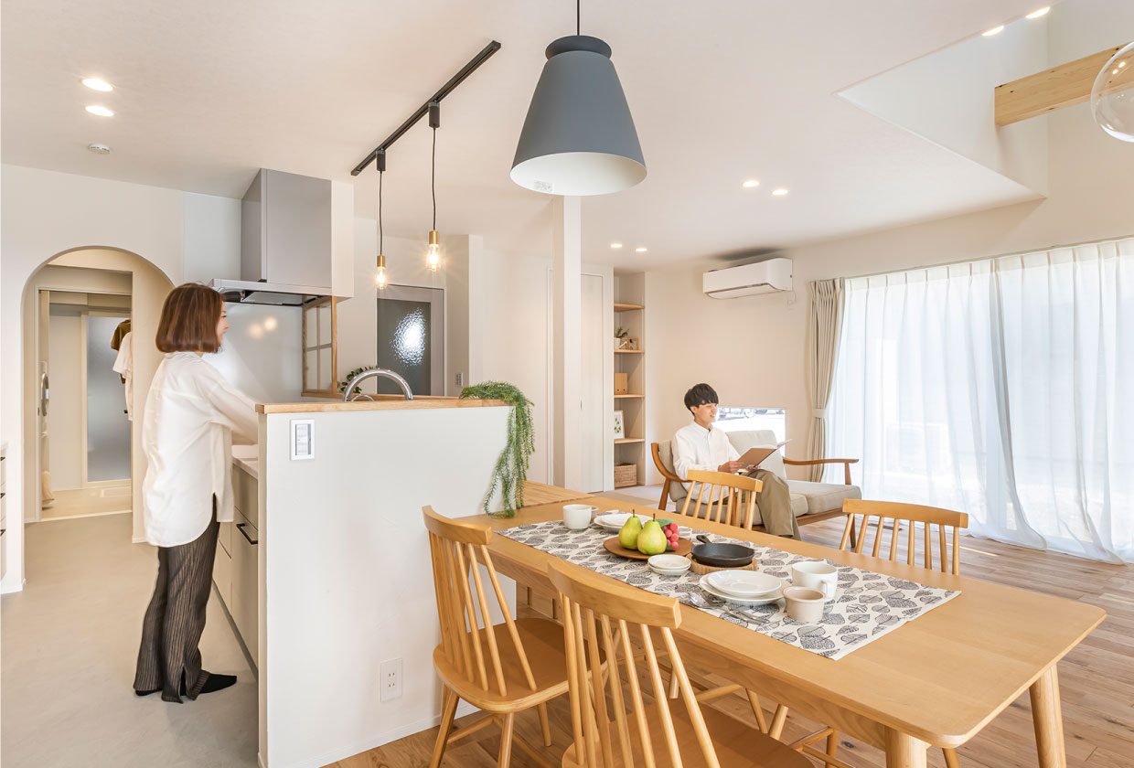 平屋のフラットな動線と二階建てのコンパクトさ