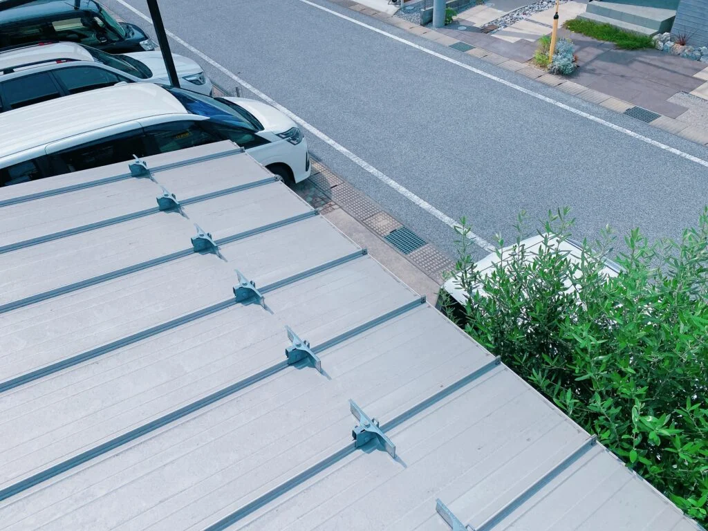 スコール🌧️と屋根掃除🧹