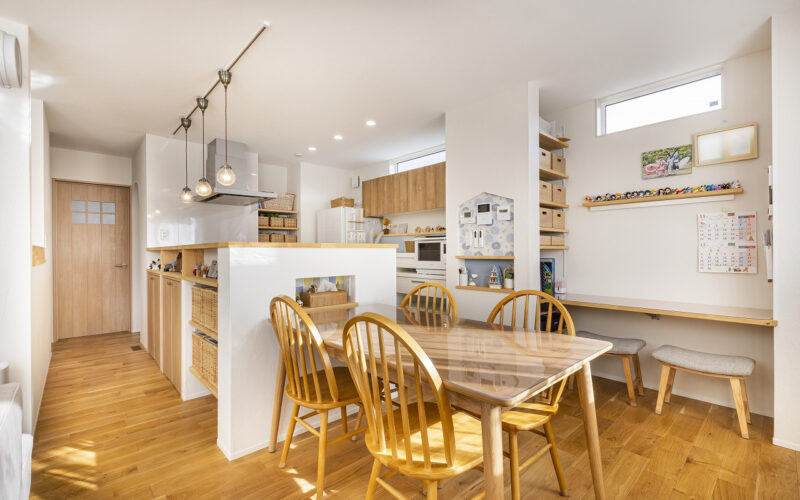 ミリ単位で作ったアイデア満載の造作収納で快適を叶えた家