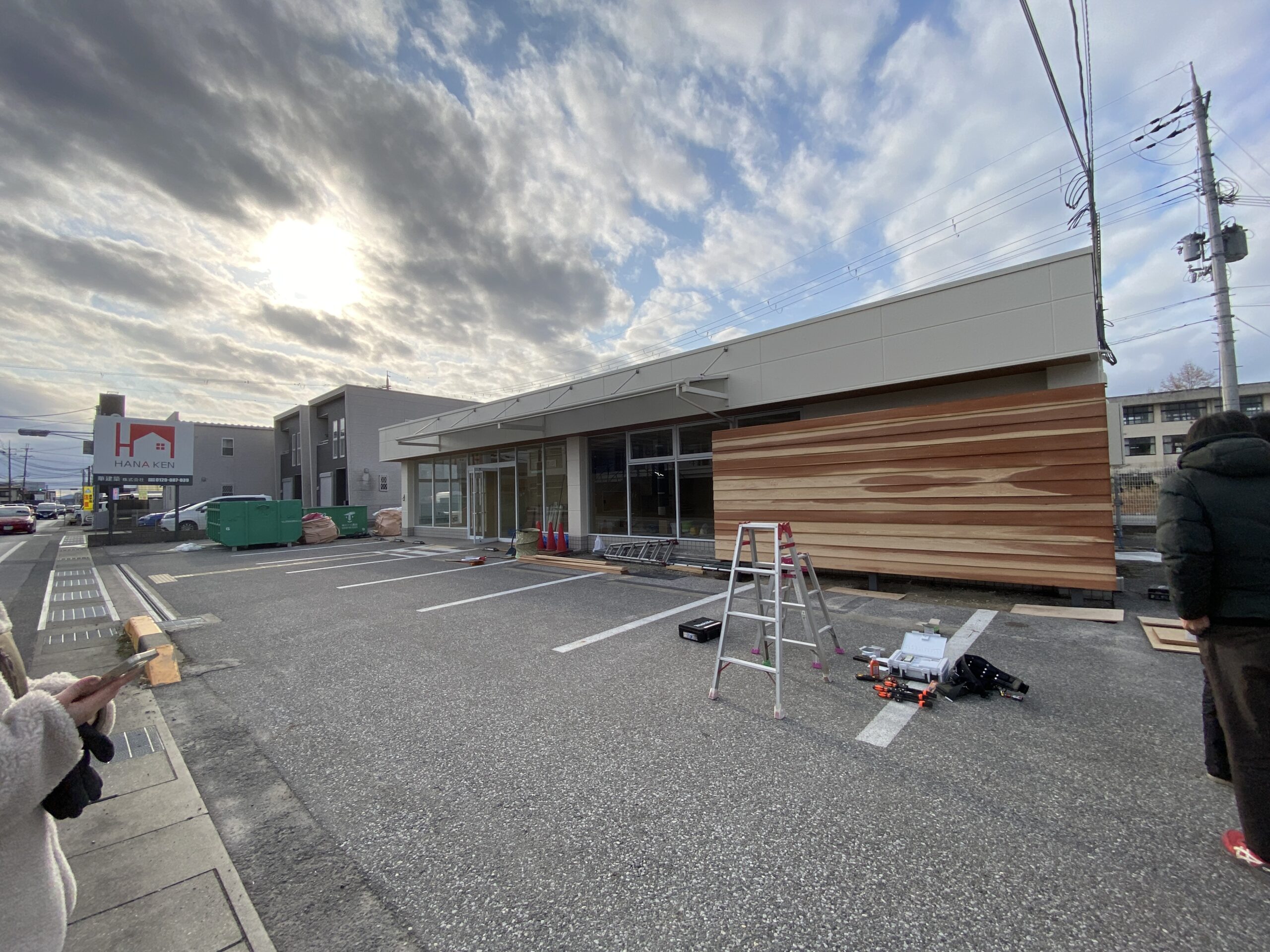 看板板張り工事☆